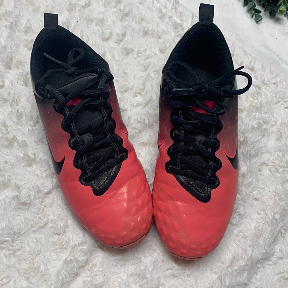 Women’s Nike Fastfkex cleats. Pink and black size 8